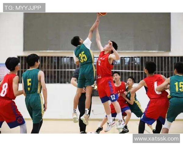 球星同框英姿飒爽展风采 绿茵偶像帅气合照引热议